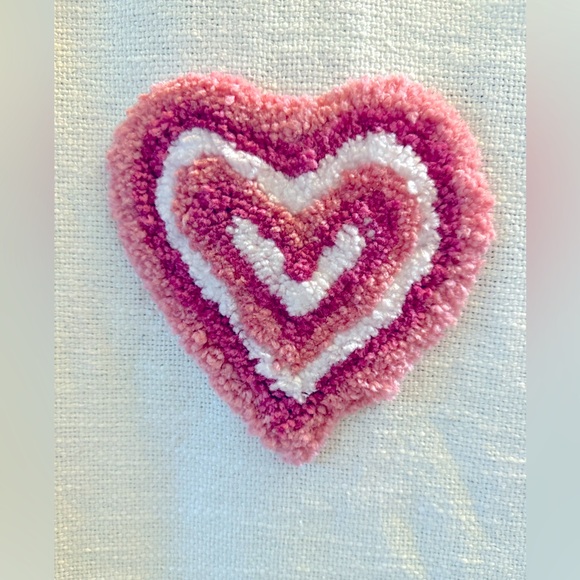 Cupcakes & Cashmere Valentine’s Day Heart 50x70 Throw Blanket NWT - Picture 2 of 4